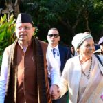 मां के साथ पैतृक गांव पहुंच भावुक हुए सीएम धामी